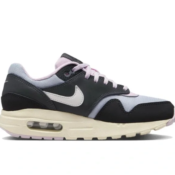 Nike Air Max 1Black and Pink Sneakers